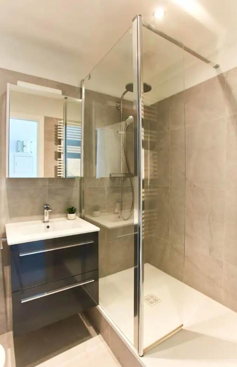 Modern 1br By Parc Monceau Apartment